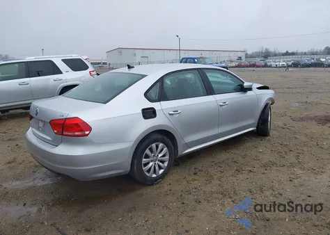 2015 Volkswagen Passat 1.8T Wolfsburg Edition z USA, uszkodzony, nr VIN 1VWAT7A30FC098125